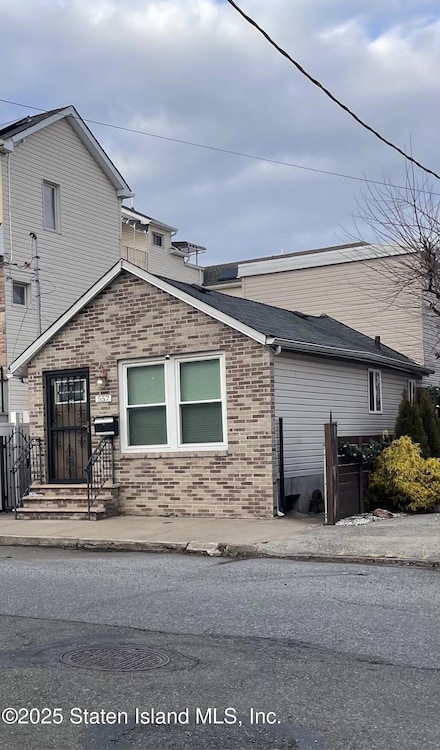 557 Hunter Ave, Staten Island, NY 10306