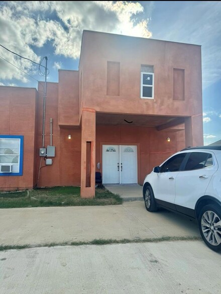 1816 Old Pioneer Rd, Eagle Pass, TX 78852