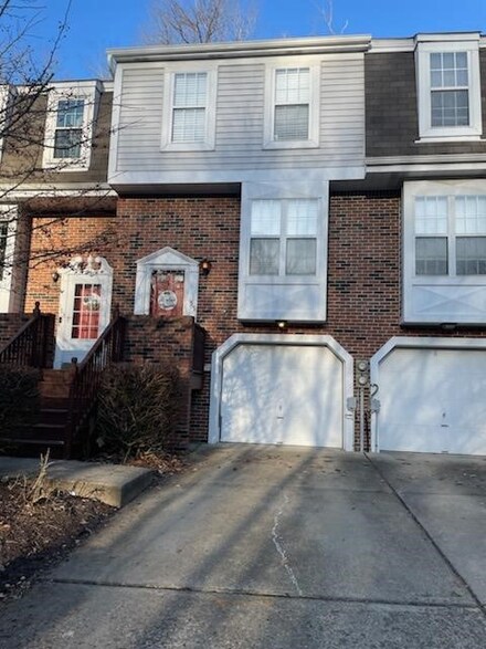155 Spruce Ct, Pittsburgh, PA 15229
