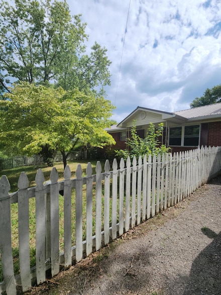 300 Tanasi Dr, Newport, TN 37821