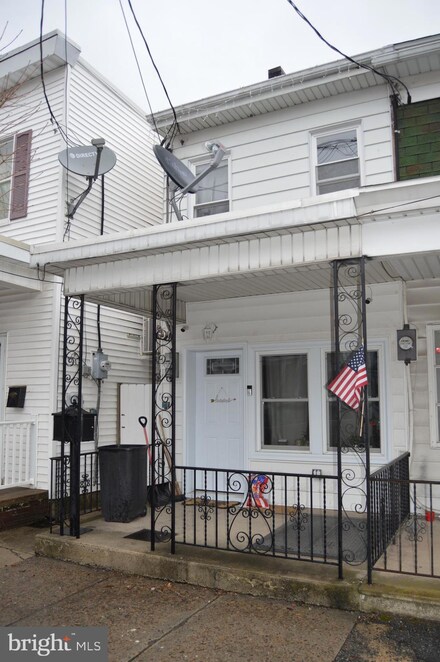 221 S West St, Shenandoah, PA 17976