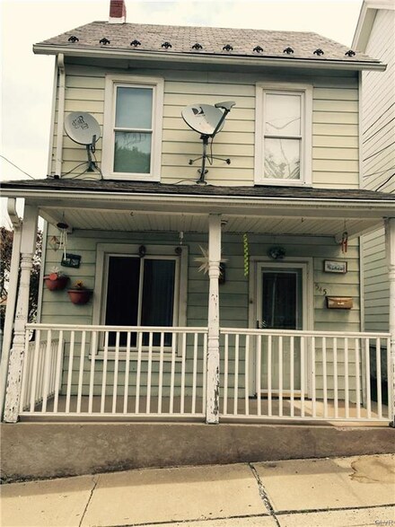 545 S Benner Ave, Fountain Hill, PA 18015