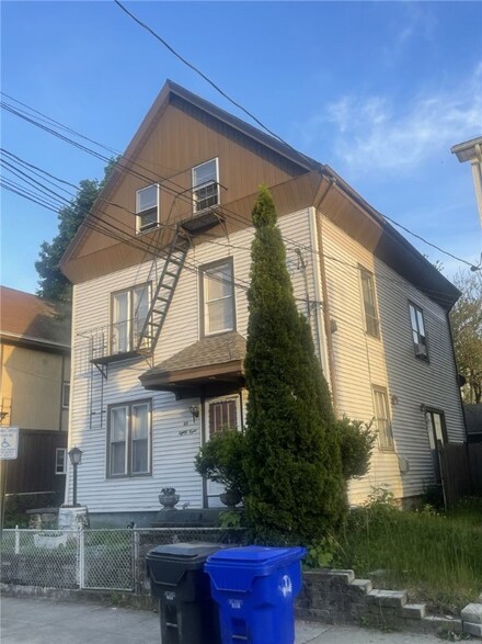 88 Bagley St, Central Falls, RI 02863