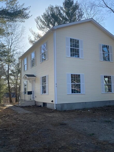 5 Browns Brook Rd, Webster, MA 01570