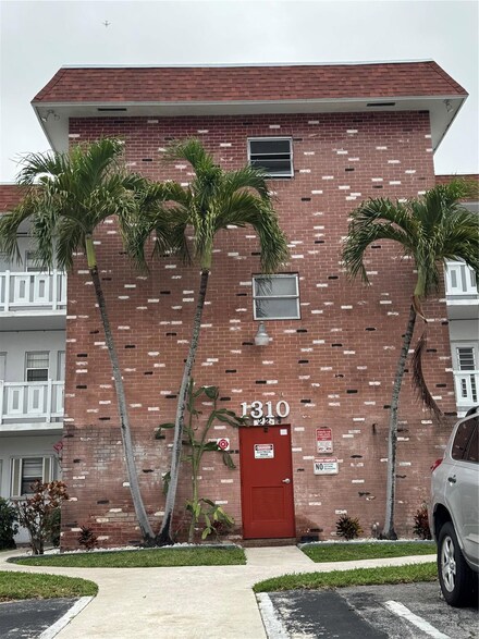 1310 NW 43rd Ave Unit 307, Lauderhill, FL 33313