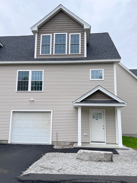 9 Mill Falls Rd Unit 9, Pembroke, NH 03275