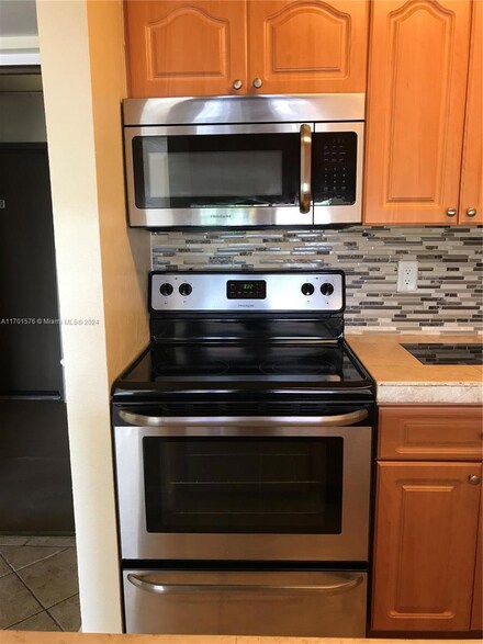 8002 SW 149th Ave Unit B414, Miami, FL 33193