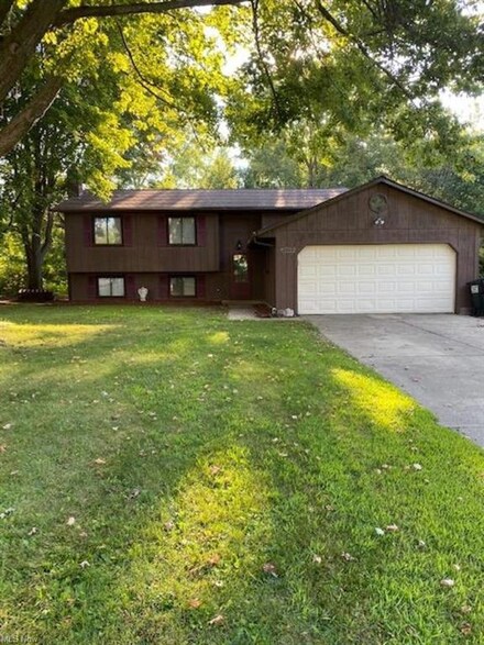 1247 Erieview Dr, Madison, OH 44057