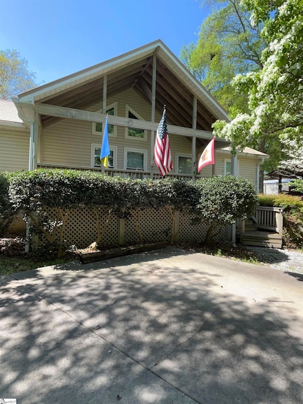 106 Stonegate Ct, Simpsonville, SC 29681