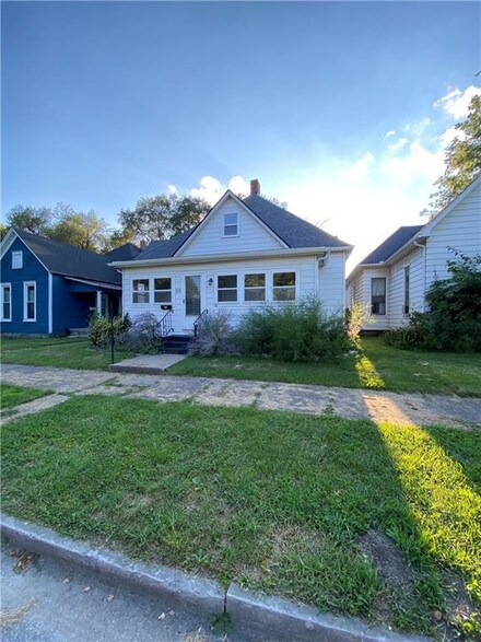 305 S 15th St, Terre Haute, IN 47807