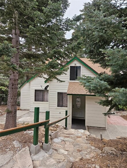 26061 Fire Hall Loop, Twin Peaks, CA 92391