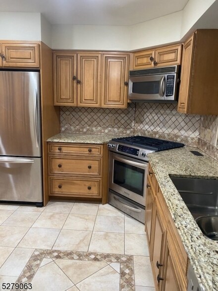 47 Edgewood Rd, Bedminster, NJ 07921