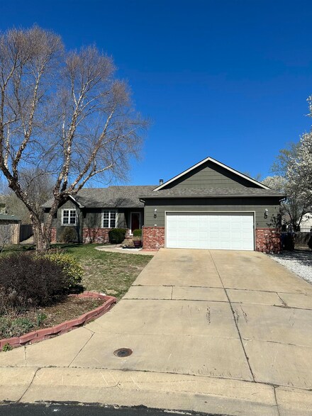 936 Maplewood Ct, Andover, KS 67002