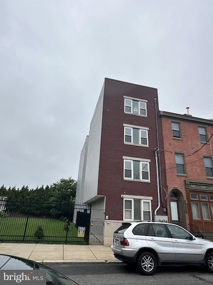 811 N Franklin St, Philadelphia, PA 19123