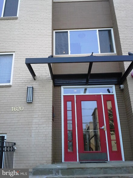 1620 29th St SE Unit 301, Washington, DC 20020