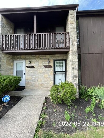 2818 Stonehenge Dr, Columbus, OH 43224