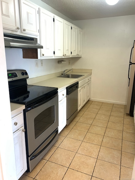 90 Kane St Unit C3, West Hartford, CT 06119