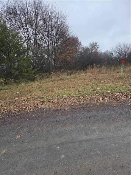 129 Woodcut Dr, Linn Valley, KS 66040