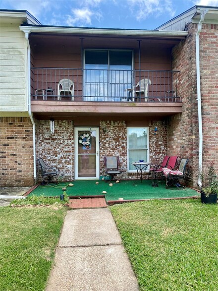 8930 Glacier Ave, Texas City, TX 77591