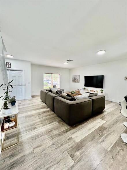 16206 Emerald Cove Rd, Weston, FL 33331