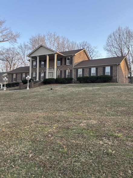 2802 Wakefield Dr, Clarksville, TN 37043