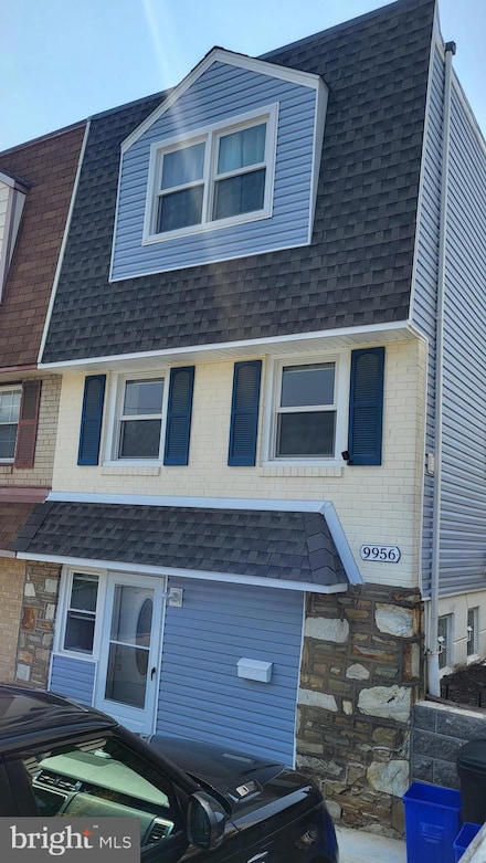 9956 Bridle Rd, Philadelphia, PA 19115
