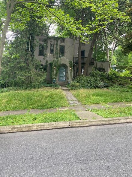 106 S Green St, East Stroudsburg, PA 18301