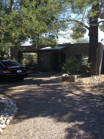 2826 E Eastland St, Tucson, AZ 85716