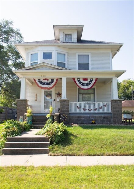 606 E Main St, Knoxville, IA 50138