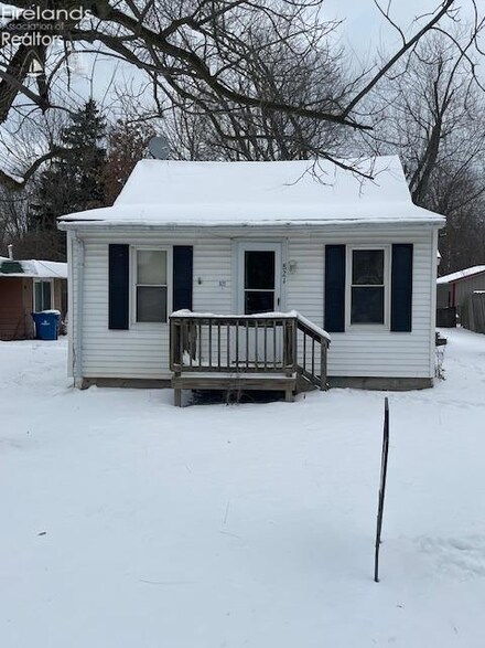 821 Howard Dr, Vermilion, OH 44089