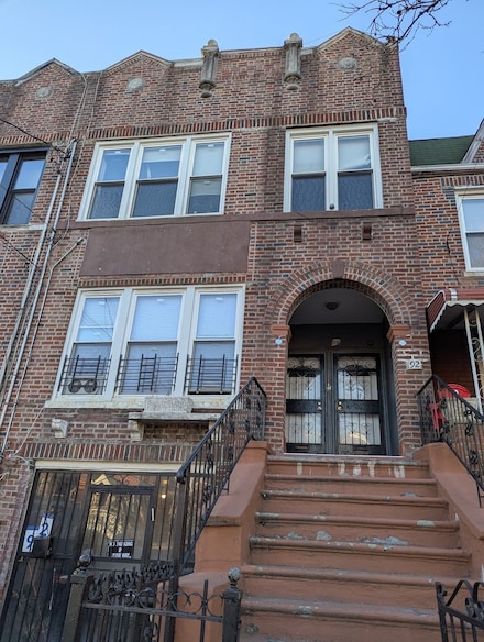 92 E 56th St Unit 3, Brooklyn, NY 11203
