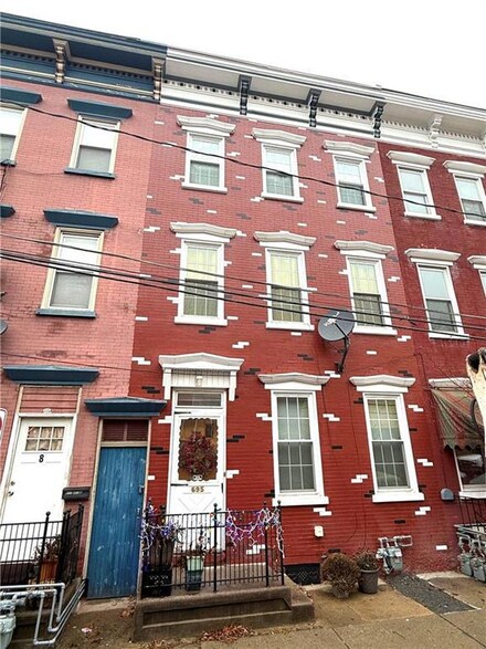 695 Ferry St, Easton, PA 18042