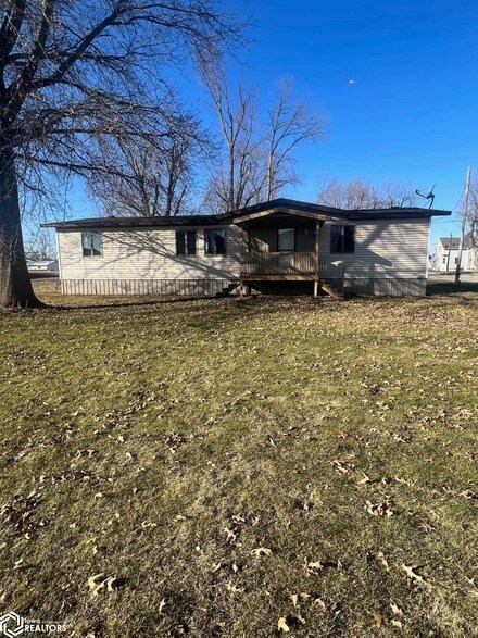 306 E 3rd St, Tama, IA 52339