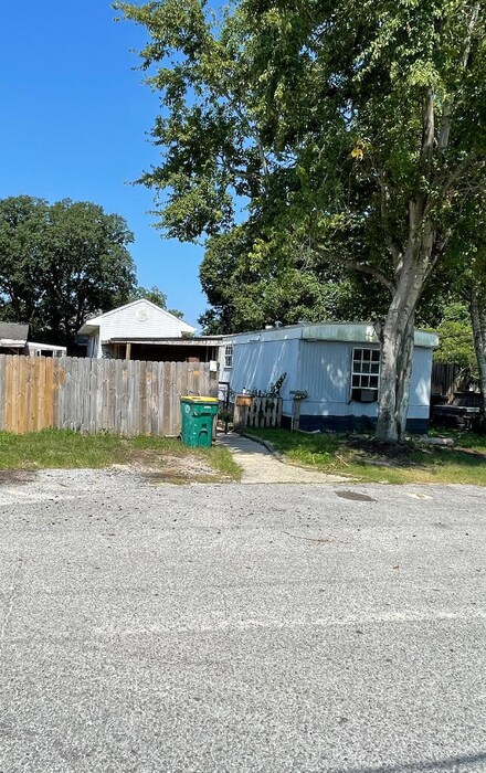 482 Sara Ave, Mary Esther, FL 32569