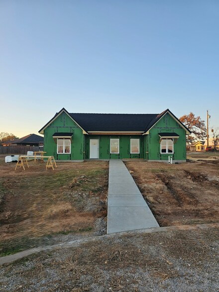 414 Poplar St, Hico, TX 76457