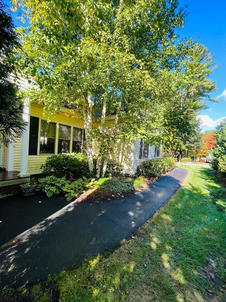 13 Glen Ct, Amherst, NH 03031