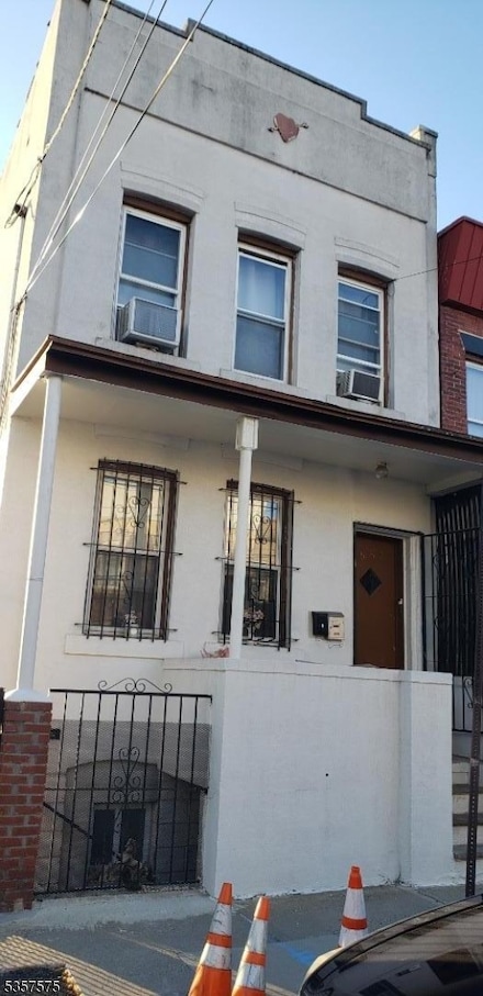 552 N 9th St, Newark, NJ 07107