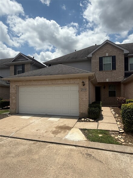 2910 Meadowglen Cove, Houston, TX 77082