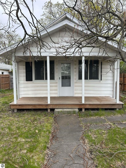 425 Barlow St, Traverse City, MI 49686