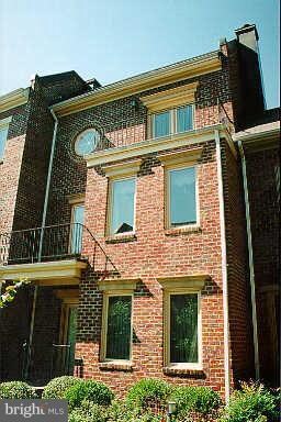 4022 Chancery Ct NW, Washington, DC 20007