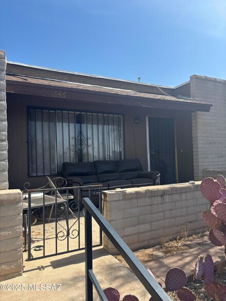1846 W Caravelle Rd, Tucson, AZ 85713