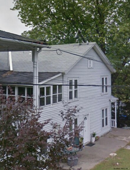 79 Ellsworth St, Hudson, NY 12534