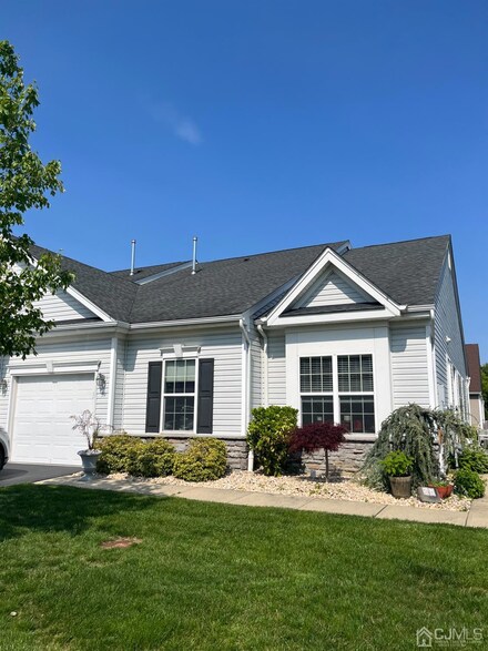 30 Timber Hill Dr, Monroe Township, NJ 08831