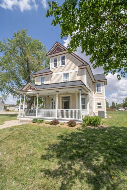 1811 17th St, Rock Valley, IA 51247