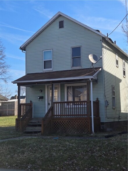 1131 Hamilton Ave, Farrell, PA 16121