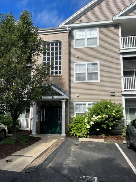 92 Mill St Unit 204, Woonsocket, RI 02895