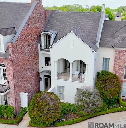 10 Country Club Place, Baton Rouge, LA 70809
