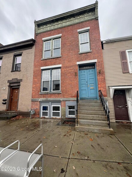 660 2nd Ave, Troy, NY 12182