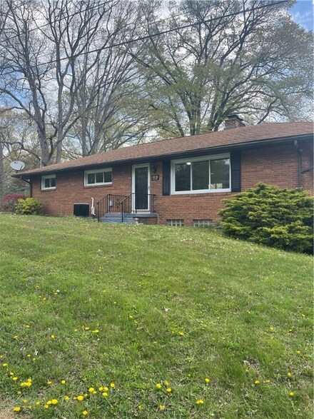 3307 Windgate Dr, Murrysville, PA 15668