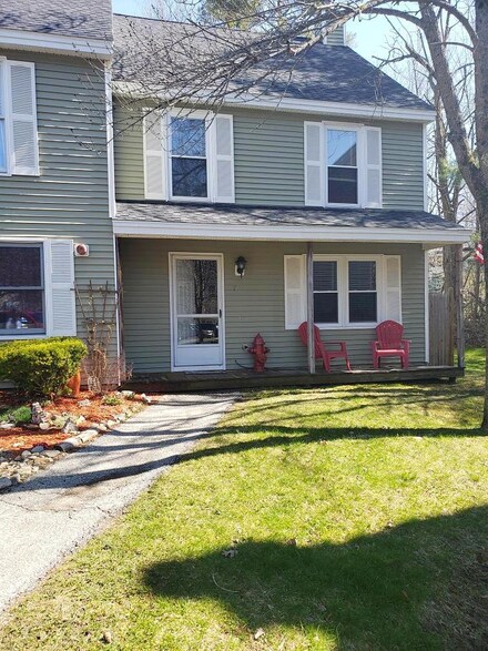 7 Pine Hill Dr, Bath, ME 04530